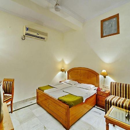 Mahalaxmi Plaza Hotel ฟารีดาบัด ภายนอก รูปภาพ